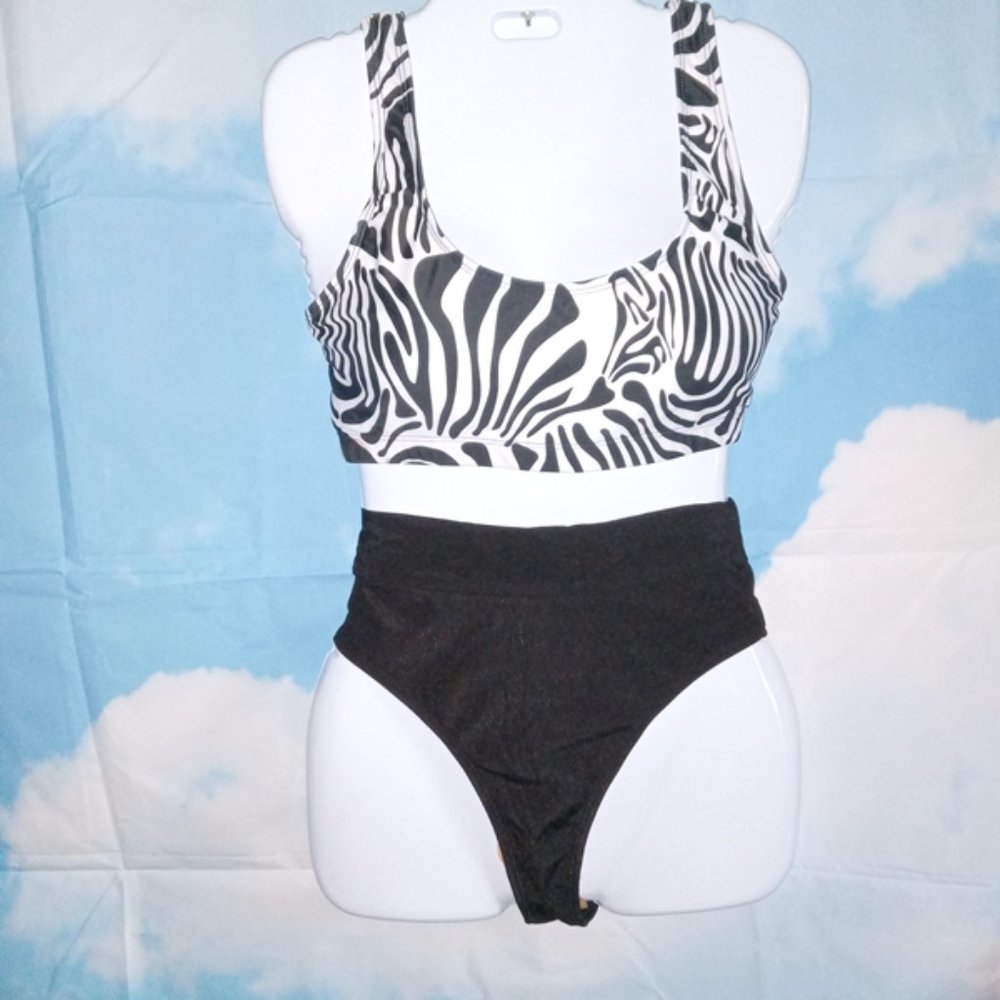 Black & White Zebra Bikini Swimsuit Top and Black Bikini Bottoms size Small NEW